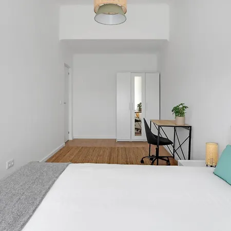 Sunny 2 Bedroom In - Balconies With River View *