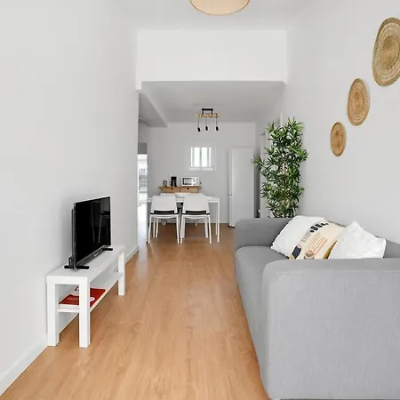 Sunny - - Balcony With River View By Lisbeyond