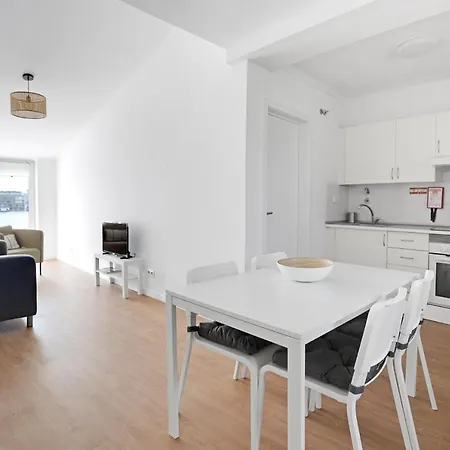 Sunny - - Balcony With River View By Lisbeyond Алмада