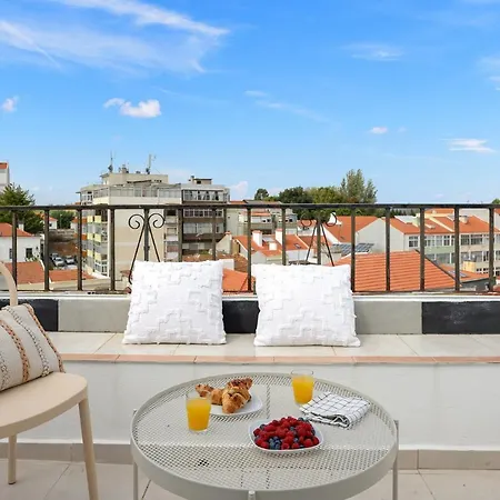 Sunny - - Balcony With River View By Lisbeyond Алмада