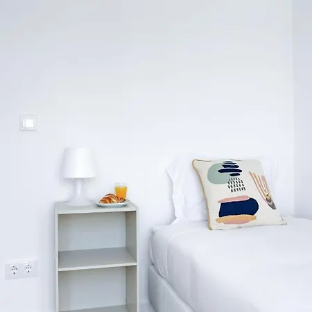 Sunny 2 Bedroom In - Balconies With River View דירה